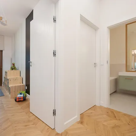 Lux Pastel Oasis Family With Parking & Gym By Renters Prestige Lägenhet