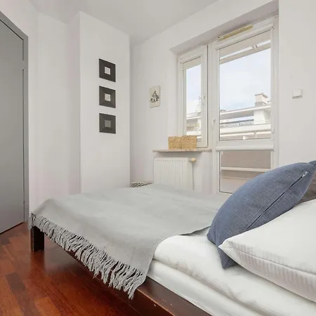 Apartament Cozy With Parking Near Babice Airport By Renters