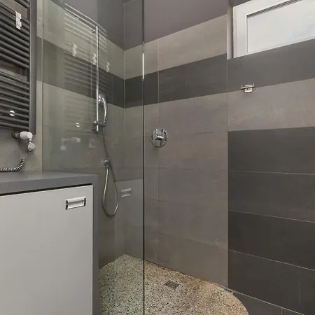 Cozy With Parking Near Babice Airport By Renters Apartament Warszawa
