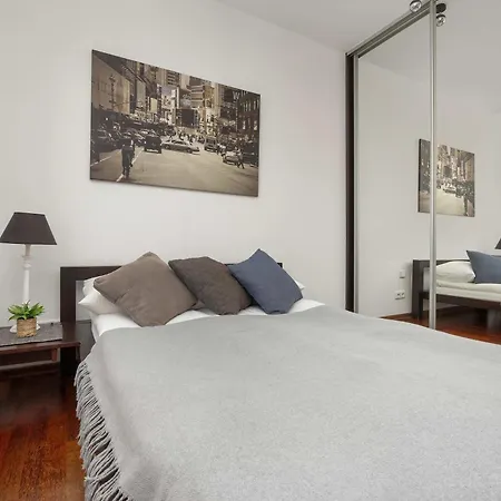 Cozy With Parking Near Babice Airport By Renters Warszawa