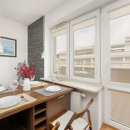 Apartament Cozy With Parking Near Babice Airport By Renters