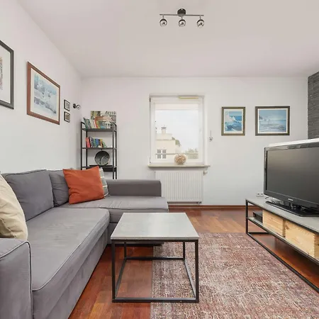 Cozy With Parking Near Babice Airport By Renters Apartament Warszawa