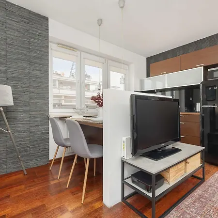 Cozy With Parking Near Babice Airport By Renters Warszawa