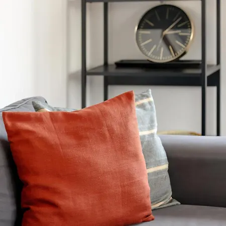 Cozy With Parking Near Babice Airport By Renters * Warszawa
