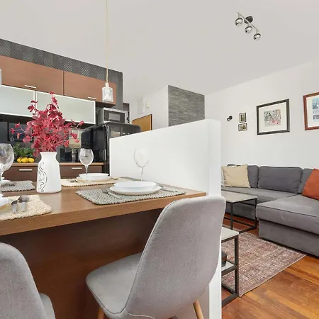 Cozy With Parking Near Babice Airport By Renters * Warszawa