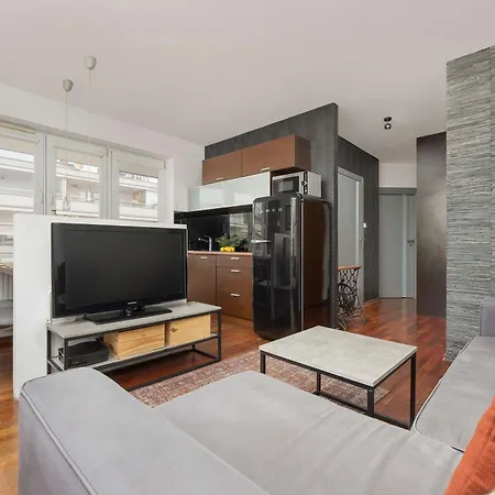 Cozy With Parking Near Babice Airport By Renters Apartament *