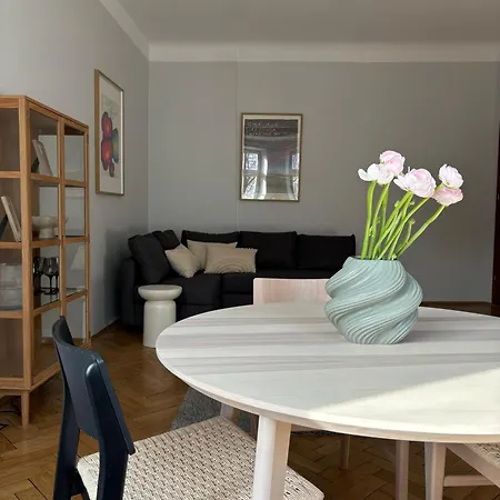 Chocimska 35 - Skwer Tarasa Szewczenki - Stary Mokotow