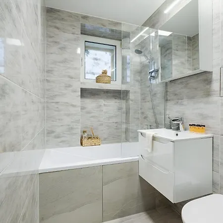 Emilii Plater 55 Center 3 Bedrooms Living Balcony ורשה