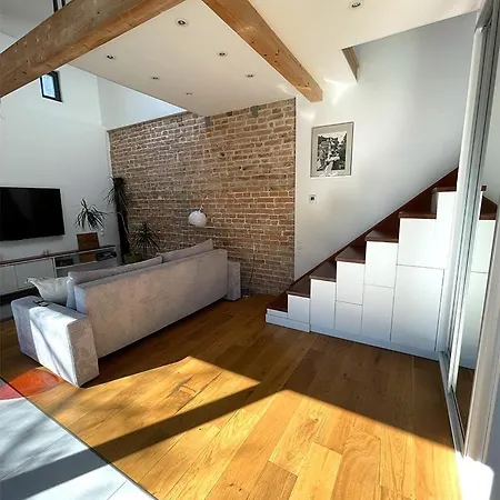 Casa vacanze Modern Loft With A Garden