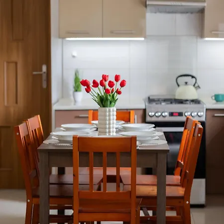 Holiday home Spacious House With Parking & Garden By Renters Warsaw