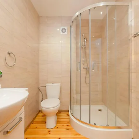 Holiday home Spacious House With Parking & Garden By Renters *