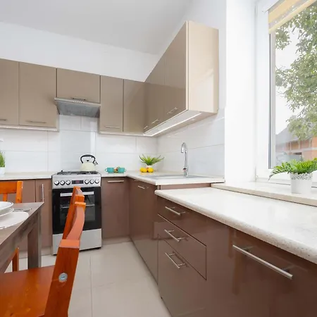 Holiday home Spacious House With Parking & Garden By Renters *