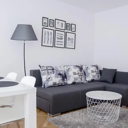 Hosapartments City Center Apartment *