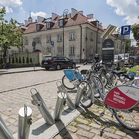 Delightful New Town Square Apartment *
