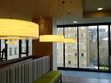 Hampton By Hilton Centre מלון ורשה