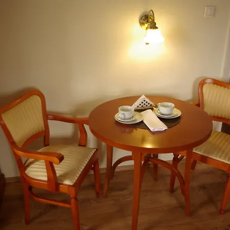Bed & Breakfast Goscinne Dom Literatury 3*
