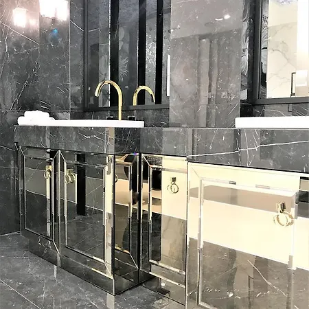 Aparthotel Mondrian Luxury Unesco Old Town