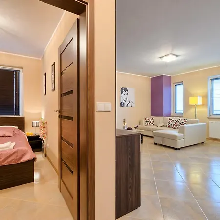 City Aparthotel Wola 3*