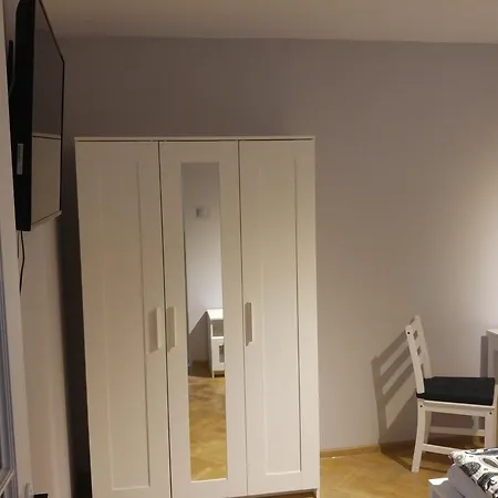 Rent0nline Niepodleglosci Metro Hostel
