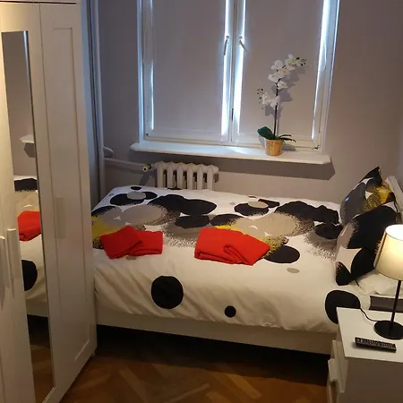 Rent0nline Niepodleglosci Metro Hostel