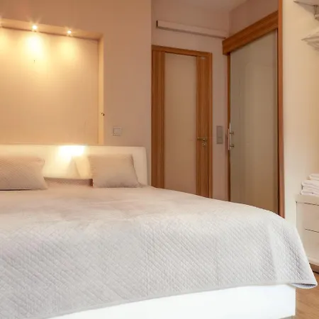 Apartament Comewa *