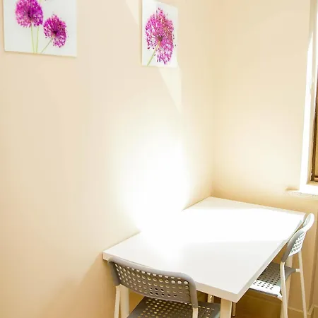 Green Wood Hostel Airport * Warsaw