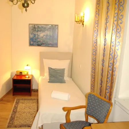 Goscinne Dom Literatury Bed & Breakfast Warsaw