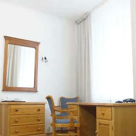 Bed & Breakfast Goscinne Dom Literatury 3*
