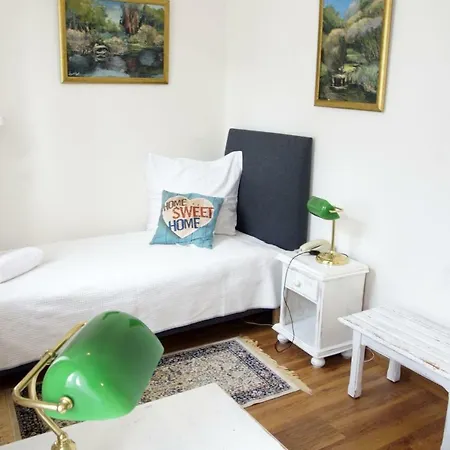 Goscinne Dom Literatury Bed & Breakfast