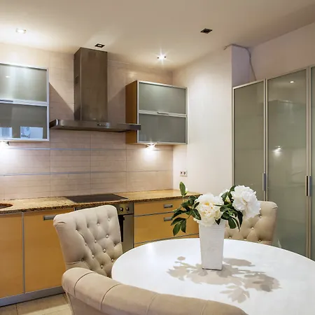 Royal Szucha Apartment