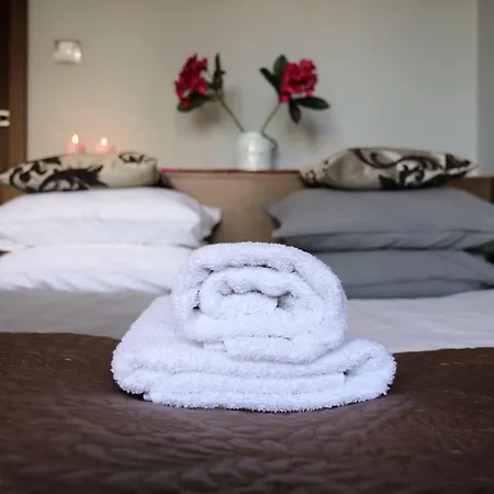 Stylish And Spacious By Cooee Apartament *