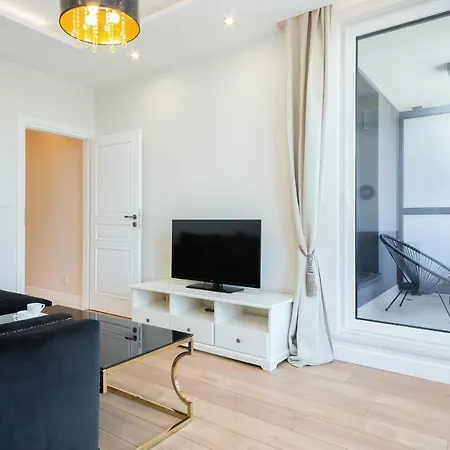 Aura Sky By Renters Apartment Warsaw