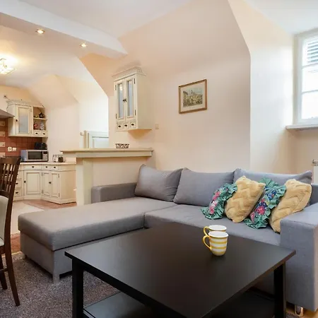 Swietojanska By Renters Apartment