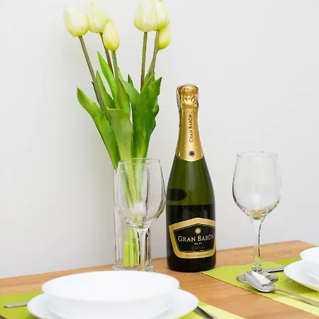Warecka By Renters Apartamento *